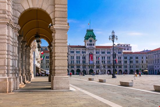 Trieste Piazza Unità d'Italia leoks / Shutterstock.com 
