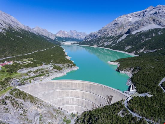 Laghi di Cancano Laghi di Cancano SimonePolattini - Shutterstock.com 
