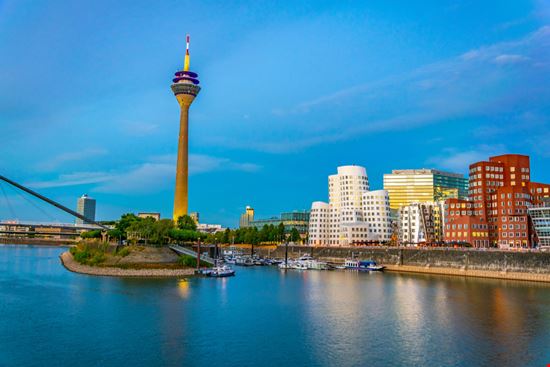 Rheinturm Rheinturm trabantos - Shutterstock.com 