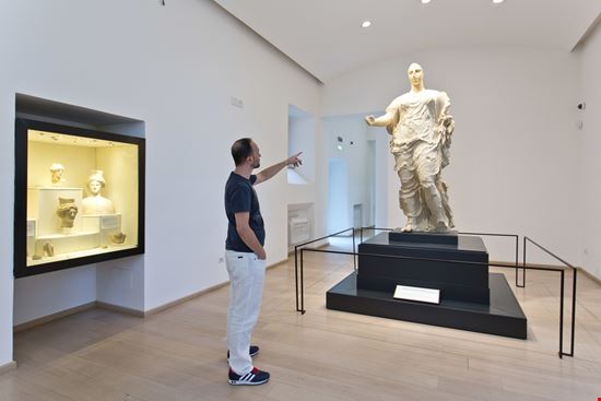 Venere di Morgantina Venere di Morgantina lapas77 - Shutterstock.com 
