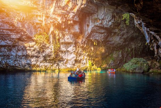 Cefalonia grotta Melissani stock.adobe.com 