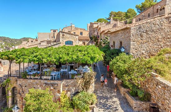 Tossa de Mar Tossa de Mar BAHDANOVICH ALENA / Shutterstock.com BAHDANOVICH ALENA / Shutterstock.com