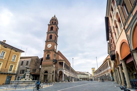 Piazza del Popolo Piazza del Popolo Eddy Galeotti / Shutterstock.com 