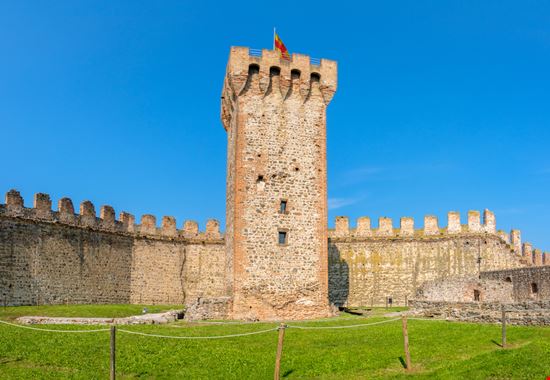 Castello Castello Luca Lorenzelli / Shutterstock.com 