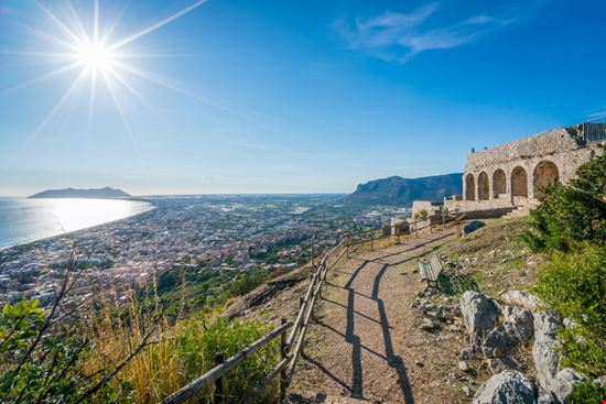 Il tempio di Giove Anxur Il tempio di Giove Anxur Stefano_Valeri / Shutterstock.com 