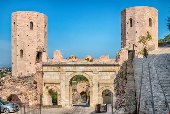 Torri di Properzio Torri di Properzio salvo77_na - Shutterstock.com 
