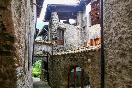 Canale di Tenno. Un gioiello trentino Canale di Tenno. Un gioiello trentino laura zamboni - Shutterstock.com 