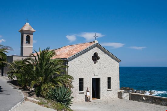 Chiesa di Sant'Ampelio Viste della chiesa Kelly Ermis - Shutterstock.com 