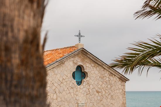Chiesa di Sant'Ampelio Viste della chiesa Federica Riva - Shutterstock.com 