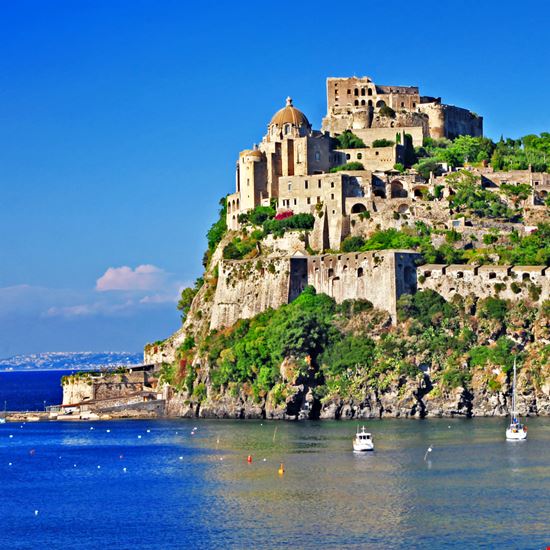 Ischia Il Castello Aragonese leoks / Shutterstock.com 