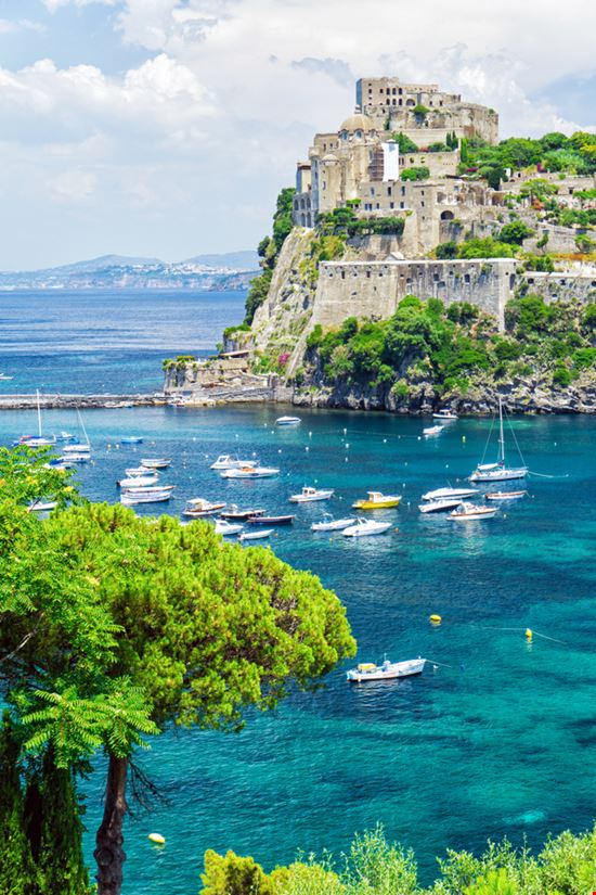 Ischia Il Castello Aragonese laraslk - Shutterstock.com 