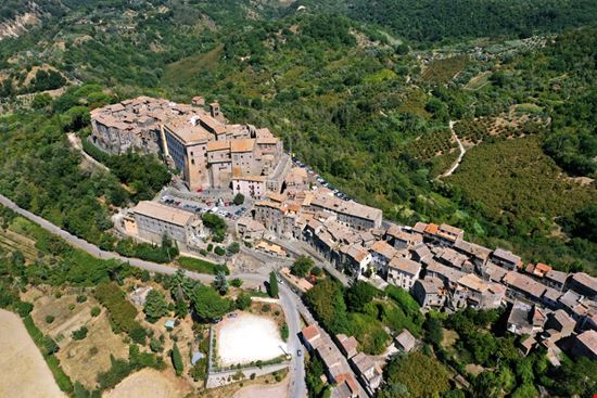 Bomarzo Il centro storico D-VISIONS - Shutterstock.com 