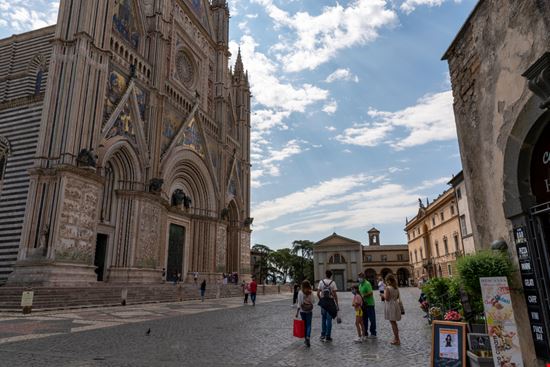 Cathedral Orvieto federico cardaio / Shutterstock.com 