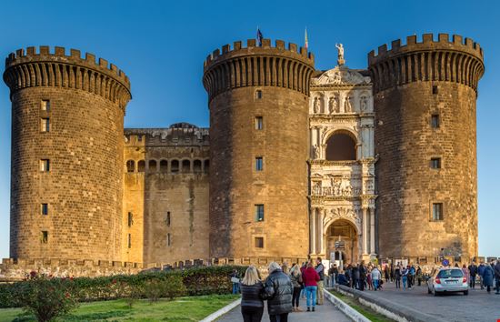 Maschio Angioino Napoli GoneWithTheWind / Shutterstock.com 