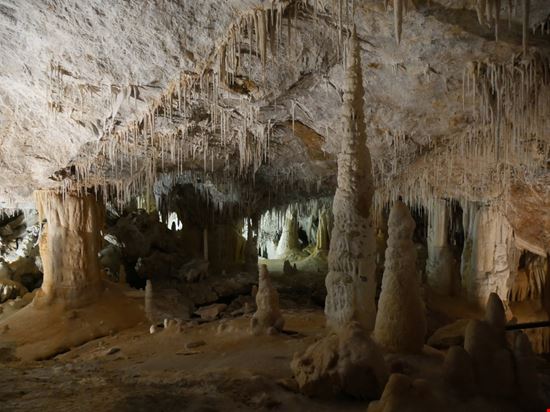 Grotte di Borgio Dentro le grotte FilippoPH - Shutterstock.com 