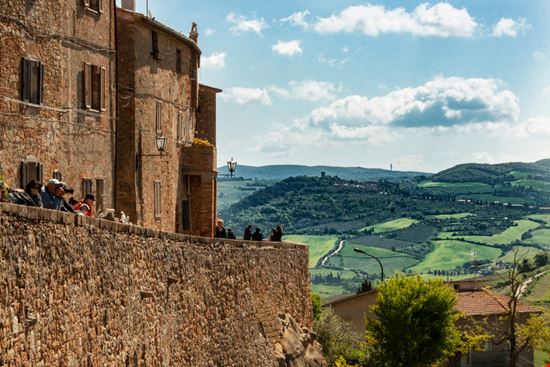 Giro sulle mura Giro sulle mura lauradibi / Shutterstock.com 