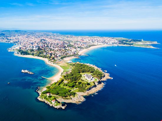 Santander Santander saiko3p - Shutterstock.com 