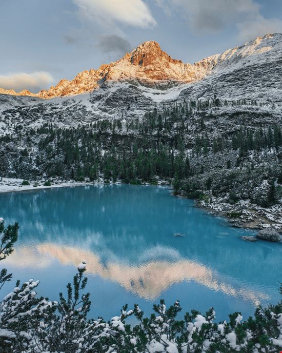 Lago di Sorapis Uno spettacolo delle Dolomiti Ladanivskyy Oleksandr - Shutterstock.com 