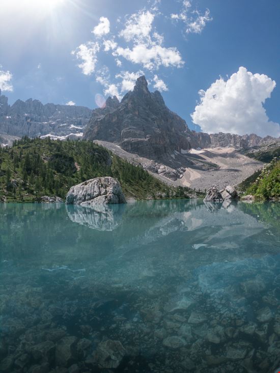 Lago di Sorapis Uno spettacolo delle Dolomiti Alessandro Venturelli - Shutterstock.com 