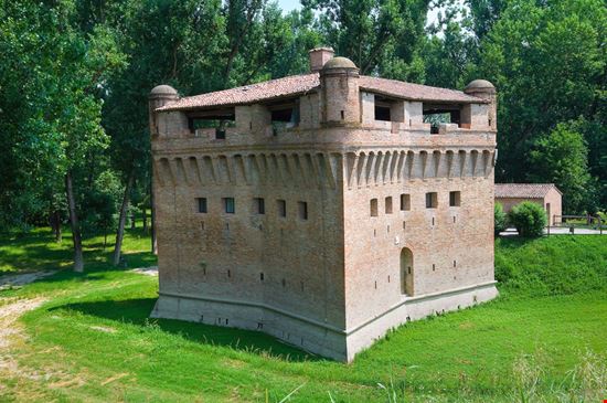 Rocca di Stellata Rocca di Stellata Miti74 / Shutterstock.com 