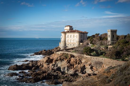 Castello del Boccale Calafuria La rocca gioiello lungo la costa livornese Francesca Cerretani - Shutterstock.com 