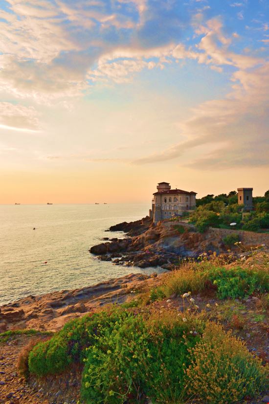Castello del Boccale Calafuria La rocca gioiello lungo la costa livornese Simona Bottone / Shutterstock.com 
