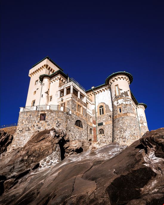 Castello del Boccale Calafuria La rocca gioiello lungo la costa livornese Jaghir Singh - Shutterstock.com 
