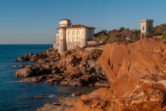 Castello del Boccale Calafuria La rocca gioiello lungo la costa livornese Simona Bottone / Shutterstock.com 