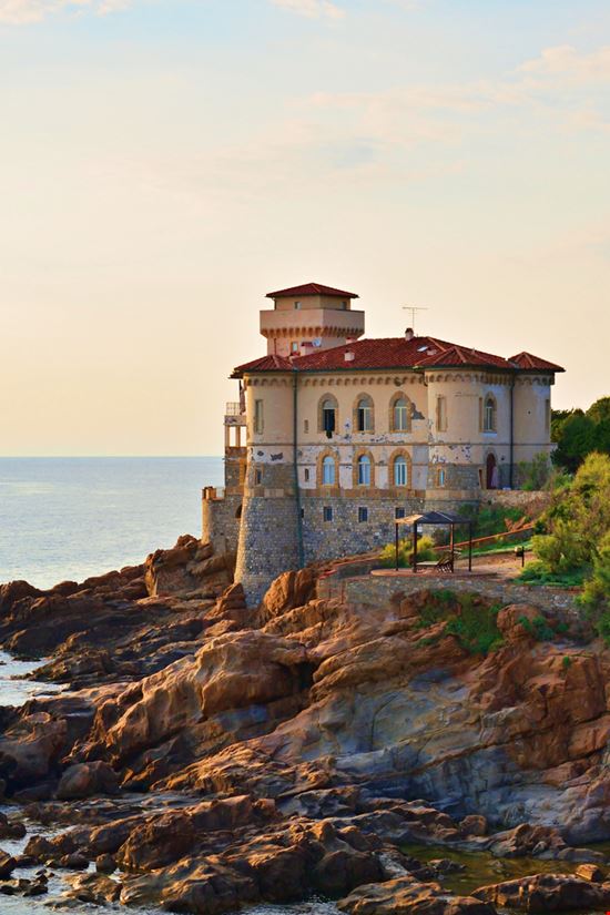 Castello del Boccale Calafuria La rocca gioiello lungo la costa livornese Simona Bottone / Shutterstock.com 