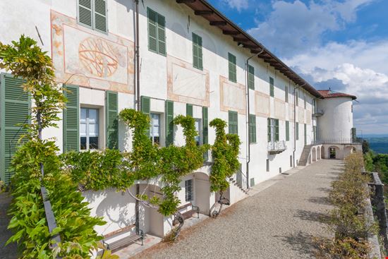 Castello di Masino Il castello nascosto tra le colline del Canavese elitravo / Shutterstock.com 