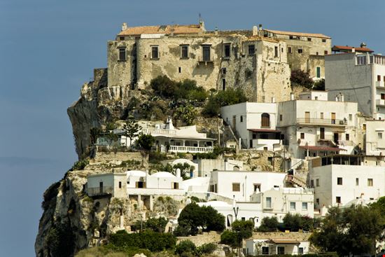 Castello di Vieste Castello di Vieste Giovanni Di Lorenzo / Shutterstock.com 