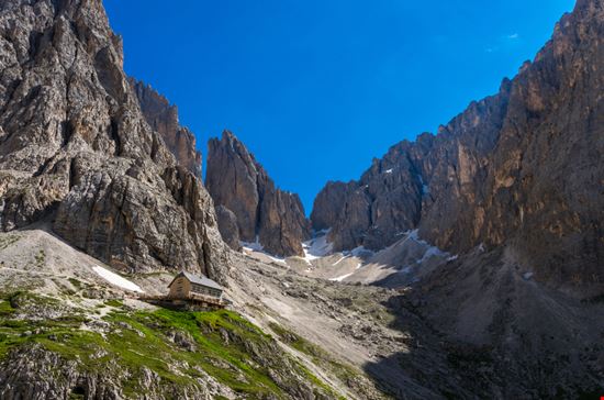 Rifugio Vicenza Rifugio Vicenza Lucian BOLCA - Shutterstock.com 