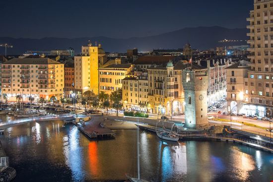 Savona Savona komyvgory - IStockphoto.com 