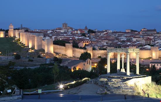 Mura di Ávila Mura di Ávila typhoonski - Istockphoto.com 