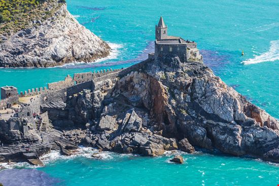 Portovenere Chiesa di San Pietro stock.adobe.com 