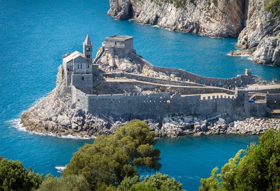 Portovenere Chiesa di San Pietro stock.adobe.com 