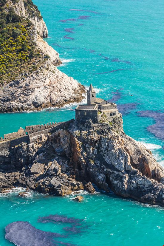 Portovenere Chiesa di San Pietro stock.adobe.com 