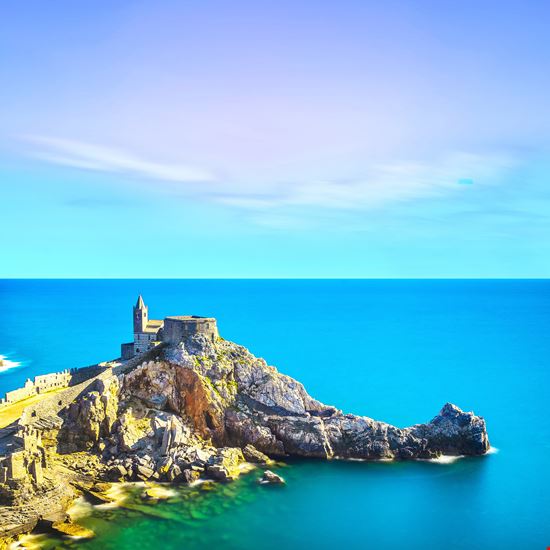 Portovenere Chiesa di San Pietro stock.adobe.com 