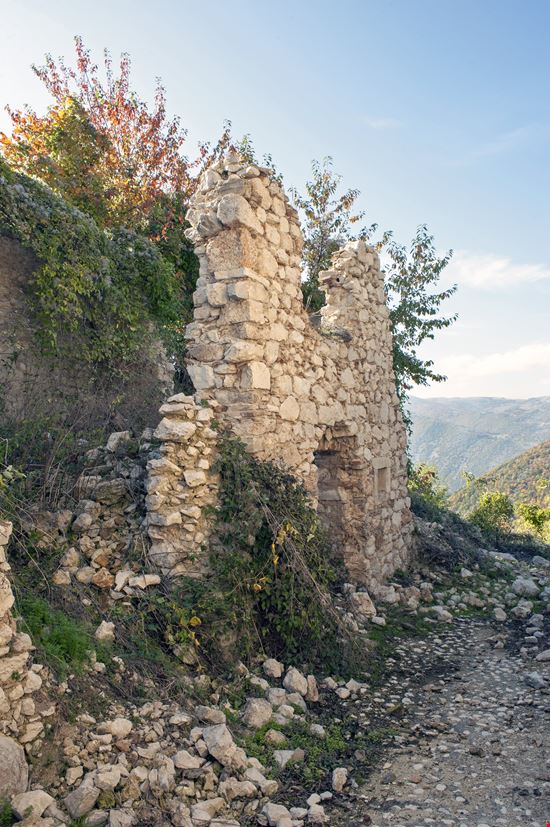 Frattura Vecchia Il borgo fantasma d'Abruzzo stock.adobe.com 