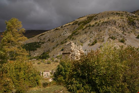 Frattura Vecchia Il borgo fantasma d'Abruzzo stock.adobe.com 