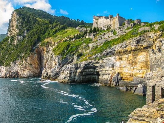 Grotta di Byron Grotta di Byron bennymarty - Istockphoto.com 