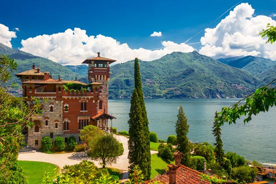 Villa La Gaeta La villa da favola sul Lago di Como stock.adobe.com 