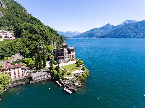 Villa La Gaeta La villa da favola sul Lago di Como stock.adobe.com 