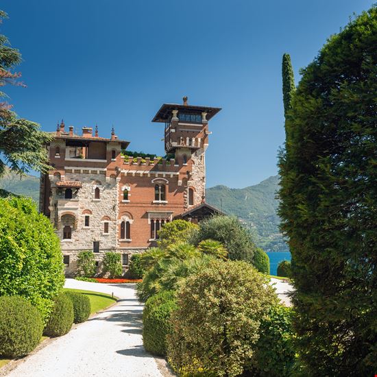 Villa La Gaeta La villa da favola sul Lago di Como stock.adobe.com 