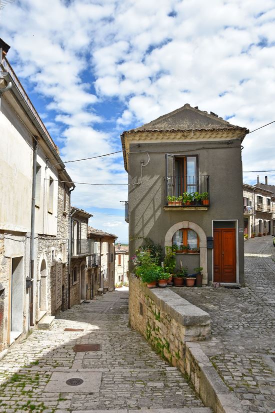 Oratino Il borgo di Oratino stock.adobe.com 