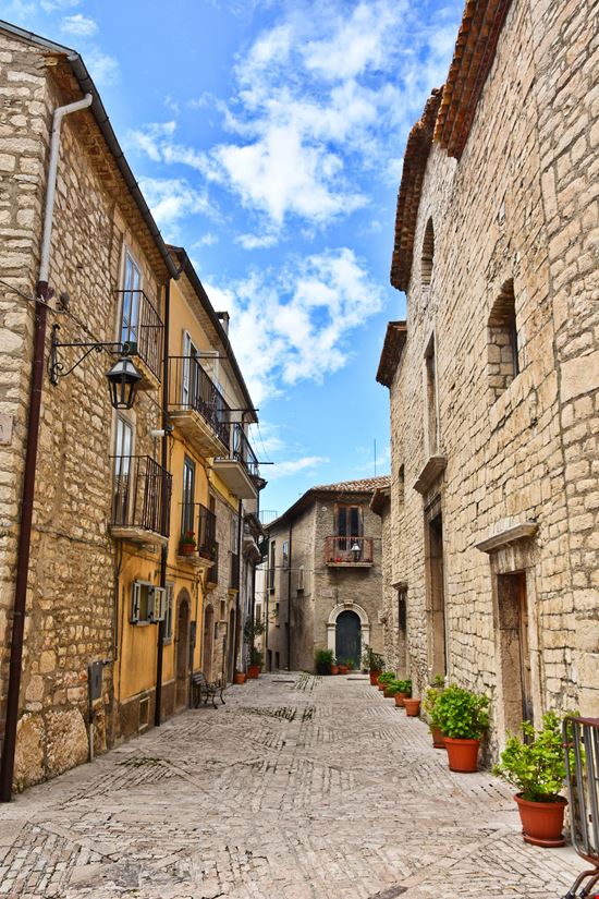 Oratino Il borgo di Oratino stock.adobe.com 