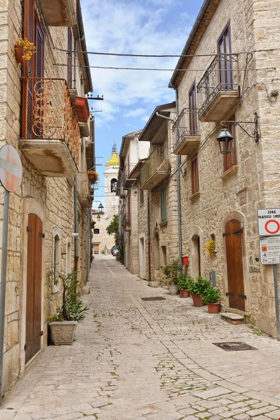 Oratino Il borgo di Oratino stock.adobe.com 
