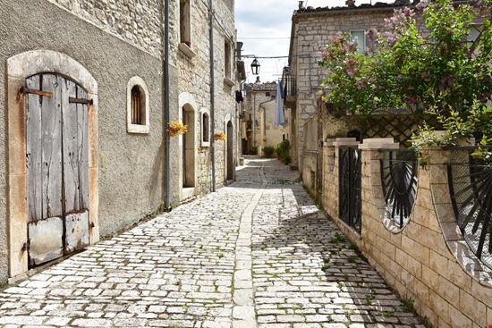 Oratino Il borgo di Oratino stock.adobe.com 
