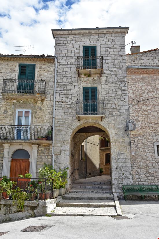 Oratino Il borgo di Oratino stock.adobe.com 