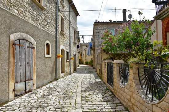 Oratino Il borgo di Oratino stock.adobe.com 